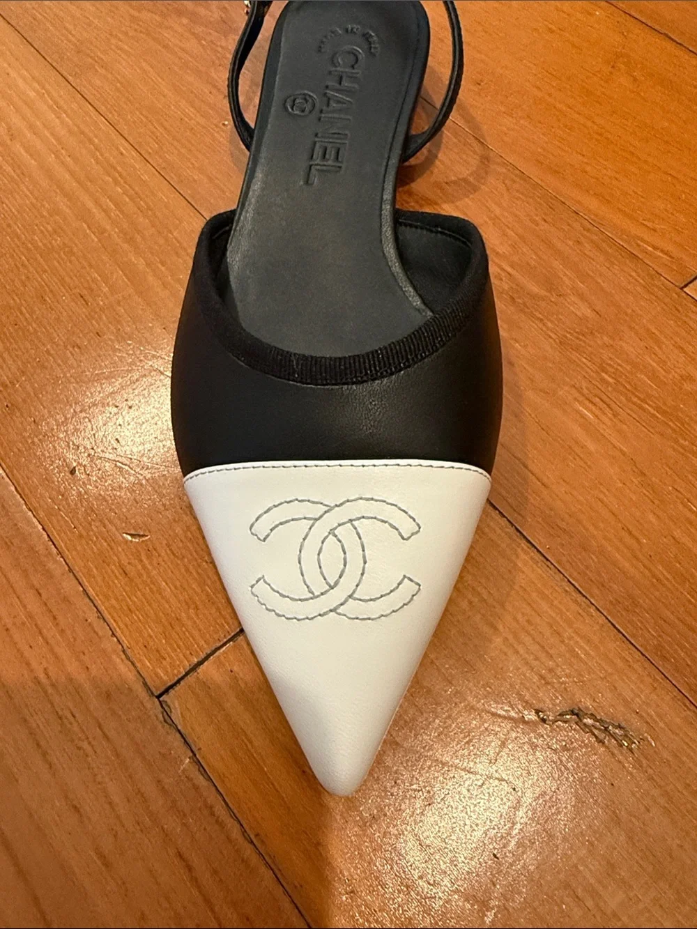 CHANEL Black & White two-tone   Pointed Toe Slingback Flats
